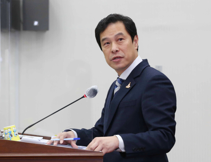교산지구 공공주택지구의 그린벨트 내 이축권 제도의 불합리한 부분을 지적하고 있는 하남시의회 강성삼 부의장. (사진=하남시의회 제공)