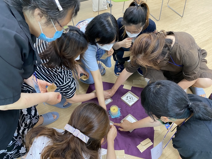 '식물의 언어로 만나는 우리동네' 프로그램이 진행되고 있다. ( 사진 = 학산문화원 제공 )
