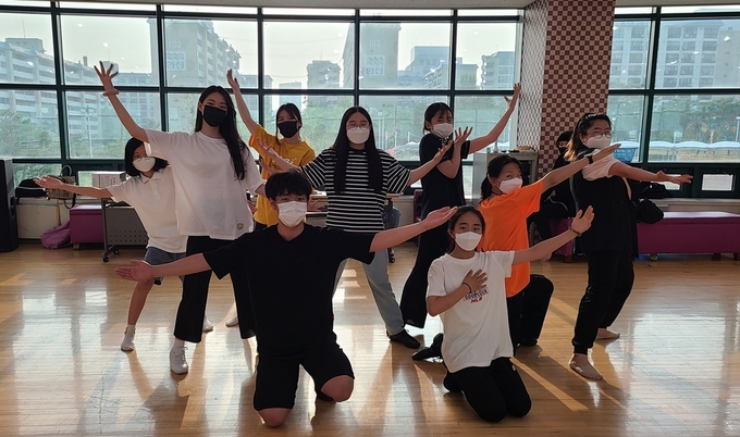 수원시청소년뮤지컬단원들이 연습에 몰두하고 있다. (사진=신연경 기자)
