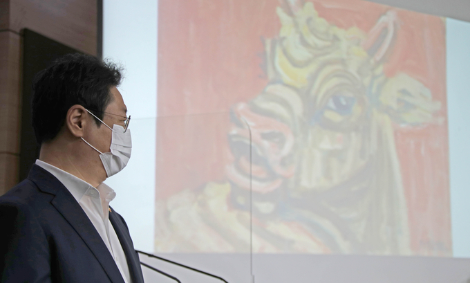 황희 문화체육관광부 장관이 7일 오전 정부서울청사에서 '국가 기증 이건희 소장품 활용을 위한 기본원칙 및 활용 기본방향'을 발표하고 있다. (사진=연합뉴스)