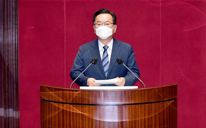 김부겸 국무총리가 8일 서울 여의도 국회에서 열린 본회의에서 2차 추경안 관련 시정연설을 하고 있다. (사진= 연합뉴스) 