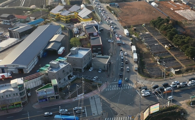 파주 조리읍 대원사거리가 개선되기 전 정체 중인 모습. (사진=파주시 제공)