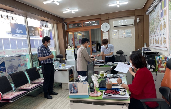안양시가 공인중개사의 자율정화실천운동으로 부동산거래 건전성 확립에 나서고 있다. (사진=안양시 제공)