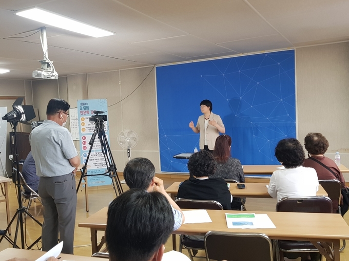 구리문화원은 지난 7일 탄소중립과 그린뉴딜 주제로 인문학 강좌 열었다. (사진=구리문화원 제공)