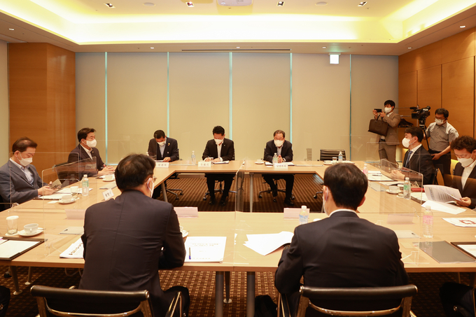 3기 신도시 7개 지자체장이 지난 9일 여의도에서 국토교통부 공공주택추진단장, 김현준 한국토지주택공사 사장과 ‘경기도 신도시 현안 회의’를 열고, 신도시 사업에 지역 주민과 지방자치단체의 의견을 적극적으로 반영해 줄 것을 요청했다. (사진=남양주시 제공)