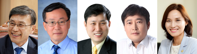 왼쪽부터 정하영 김포시장, 조승현 대통령직속균형발전위 자문위원, 정왕룡 차세대융합기술원 부원장, 피광성 전 김포시의회 의원, 신명순 김포시의회 의장. (사진=경기신문 DB)