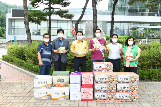 구리시가 무안군 양파 농가를 돕기 위해 ‘비대면 직거래 판매’에 나섰다. (사진=구리시 제공)