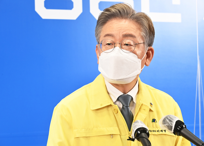 이재명 경기도지사가 13일 경기도청에서 온라인 기자회견을 하고 있다. (사진= 경기사진공동취재단)