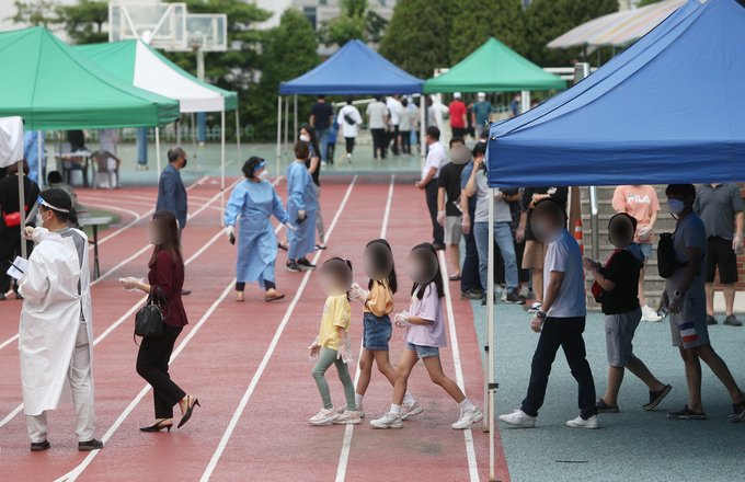 '집단감염' 인천 초교 코로나19 전수 검사 (사진=연합뉴스/자료사진)
