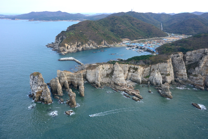 옹진군 백령도 두무진 포구 전경. ( 사진 = 인천시 제공 )