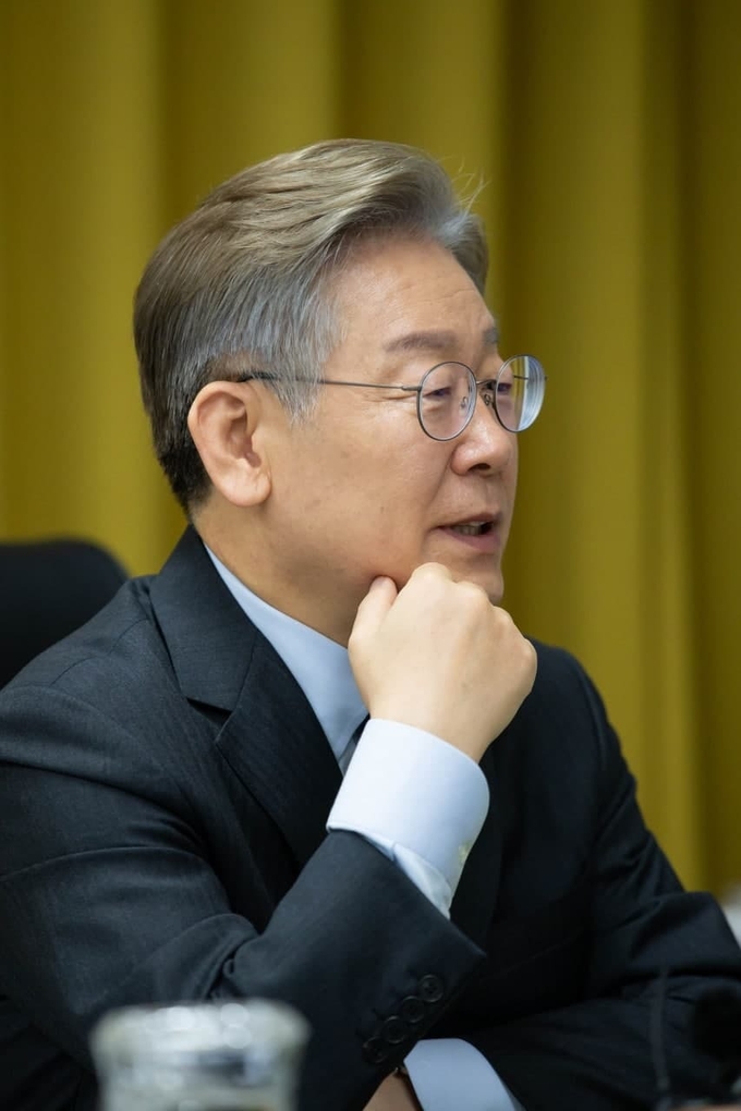 이재명 경기도지사가 16일 경기도 모처에서 온라인 기자회견을 진행하고 있다. (사진= 열린캠프 제공)