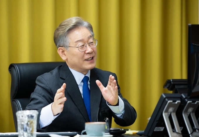 이재명 경기도지사가 16일 경기도 모처에서 진행된 온라인 기자회견을 진행하고 있다. (사진= 열린캠프 제공)