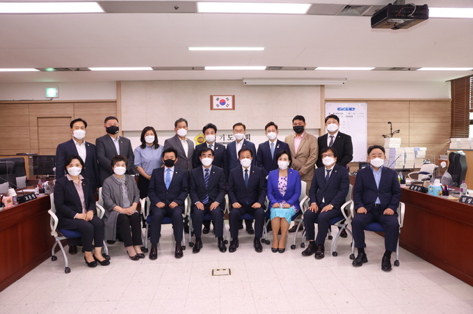 남북교류추진특위, 미 대사관 앞 '종전선언 촉구' 릴레이 시위 선언 (사진 = 경기도의회 제공)