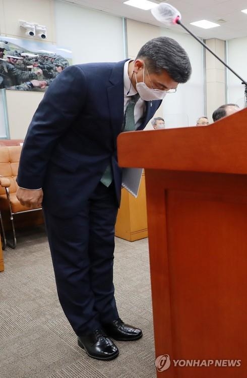 고개숙인 서욱 장관 (사진=연합뉴스/자료사진)