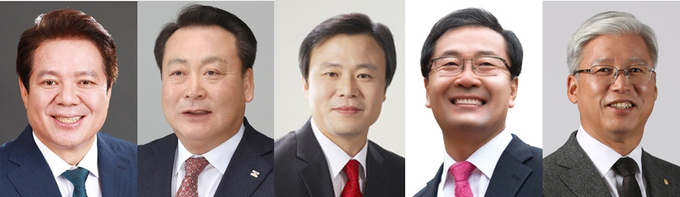 왼쪽부터 최대호 안양시장, 임채호 전 경기도 정무수석, 박용진 전 도의회 의원, 이정국 전 안양동안을 지역위원장, 이민우 경기신용보증재단 이사장. (사진=경기신문 DB)