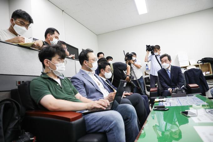충북도청에서 기자간담회 중인 이낙연 더불어민주당 전 대표 (사진 = 이낙연 의원실 제공)