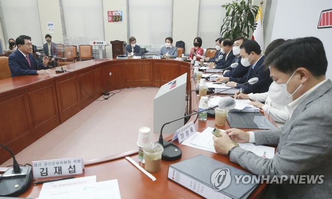 20일 오후 서울 여의도 국회에서 열린 국민의힘 대선 예비후보 접수자 면접에 안상수 전 의원이 참석해 질문에 답변하고 있다. (사진= 연합뉴스) 