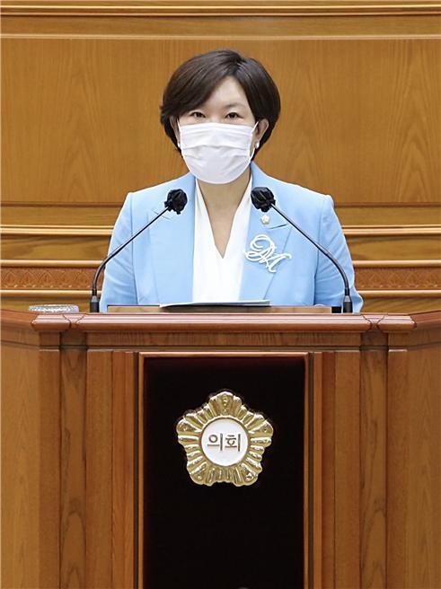 안양시의회 이채명 의원이 호계2동 효성그룹 데이터센터 건립과 관련한 지역 현안 해결을 강력 히 촉구하고 있다. (사진=안양시의회 제공)