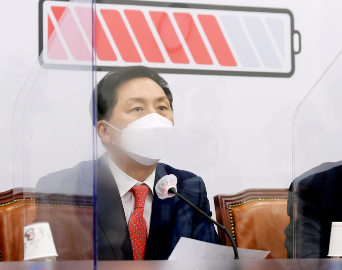 국민의힘 김기현 원내대표가 21일 오전 서울 여의도 국회에서 열린 당 대표-중진의원 연석회의에서 발언하고 있다. (사진= 연합뉴스) 