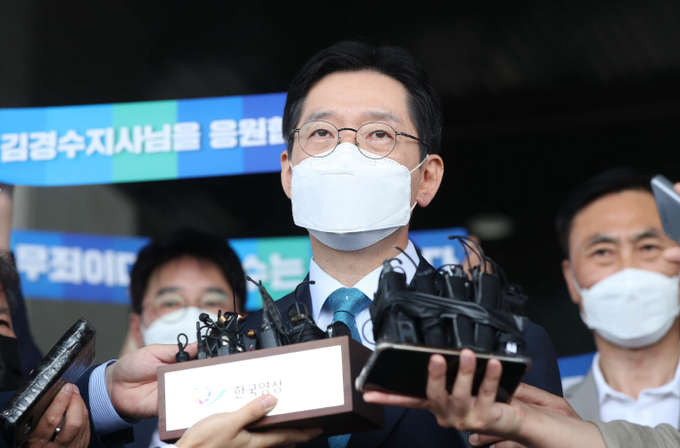 ‘드루킹 댓글 여론 조작` 사건으로 징역 2년이 확정된 김경수 경남지사가 21일 경남도청에서 입장을 표명하고 있다. (사진 = 연합뉴스) 