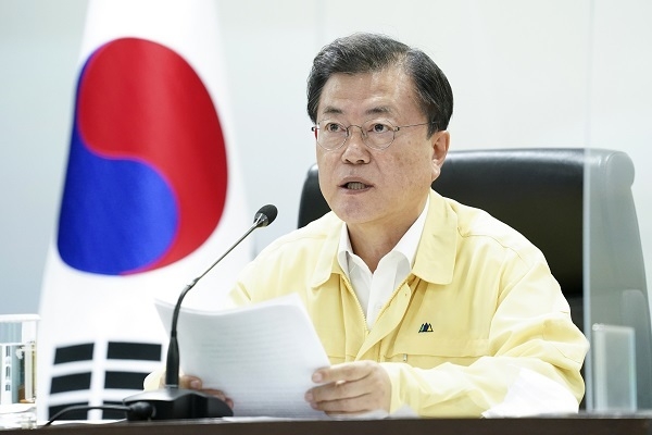 문재인 대통령이 25일 오후 국가위기관리센터에서 열린 코로나19 중앙재난안전대책본부 회의에서 발언하고 있다. (사진=청와대)