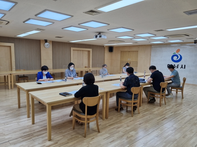 도시인증제 추진 관련 부서장 회의를 열어 도시인증제 추진현황을 점검하고 있다.(사진=하남시 제공)
