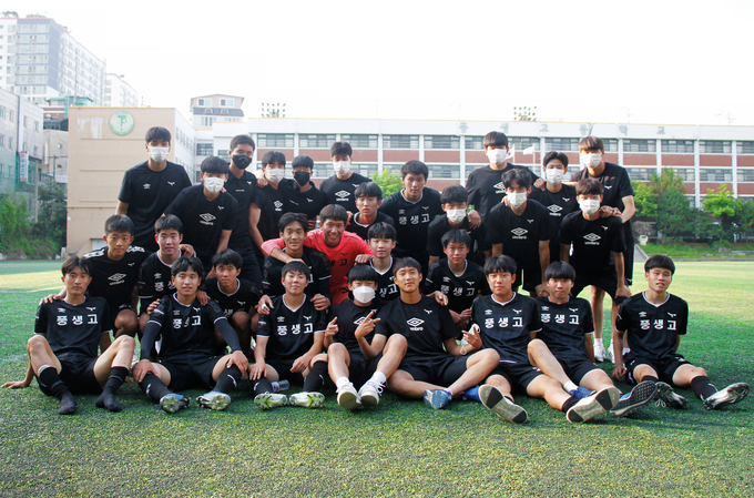성남FC U18 풍생고등학교가 제29회 백록기 전국 고등학교 축구대회 준결승에 올랐다. (사진=성남FC 제공)
