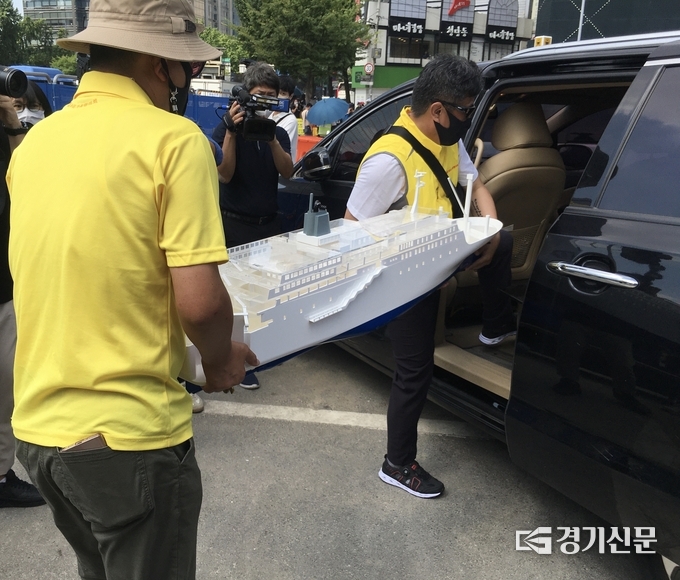 세월호 유가족 측이 기억공간 내 물품들을 서울시의회로 임시 이전하는 모습. (사진=김민기 기자)
