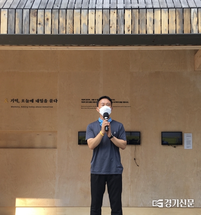 27일 오전 4.16세월호참사가족협의회가 서울 종로구 광화문 광장 세월호 기억공간 앞 기자회견을 열었다. (사진=김민기 기자)