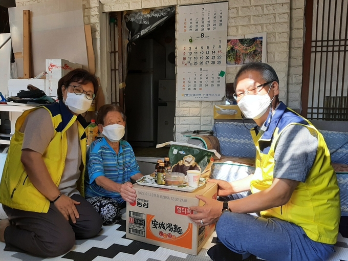 경기남부보훈지청이 폭염대비 저소득 보훈가족 위문을 실시했다. (사진=경기남부보훈지청 제공)