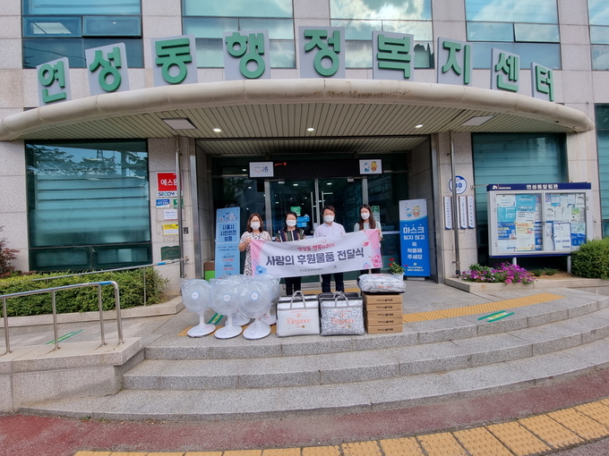 시흥시 연성동 지역사회보장협의체는 여름철 폭염으로 인한 저소득 계층의 안전사고 예방을 위해 냉방 물품을 지원했다.(사진=시흥시 제공).<br>