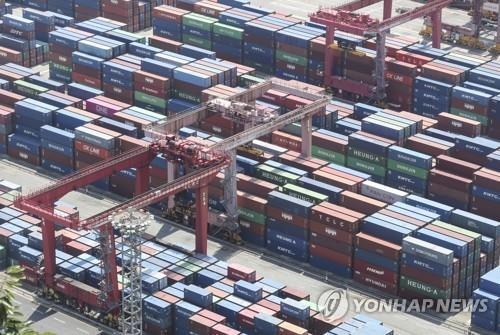 부산항 가득 채운 컨테이너 (사진=연합뉴스/자료사진)