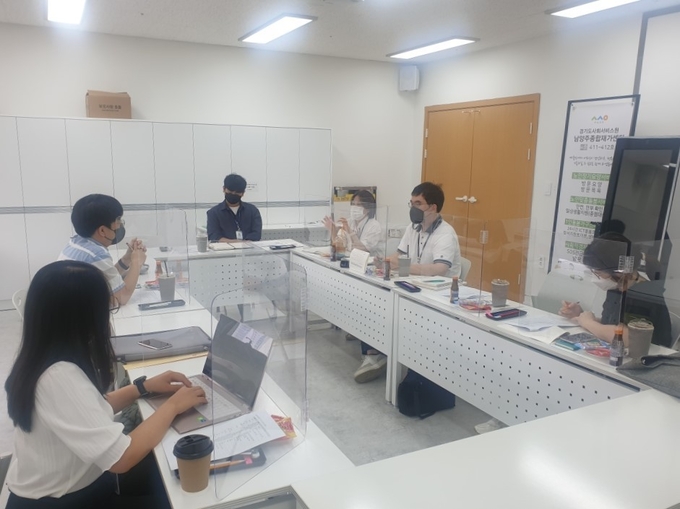 남양주시 관계자들이 주거환경개선 간담회를 하고 있다. (사진=남양주시 제공)