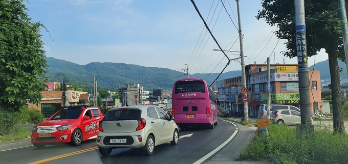남양주시 화도읍 너구네고개로 통하는 387 호선 지방도. (사진=남양주시 가곡리 신도아파트 노인회 임광남 회장 제공)