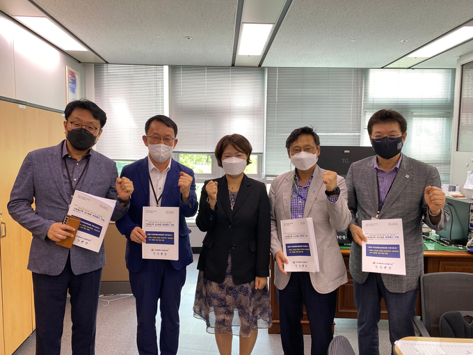 기획재정부를 방문해 사회복지 특례권한 확보 위한 예산지원을 요청하고 나선 4개 특례시 관계자들 (사진=용인시 제공)