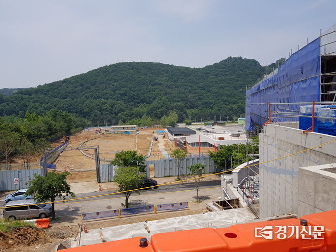 지난 6월 초쯤 촬영한 파주 장단콩웰빙마루 공사 현장. (사진=최연식 기자)