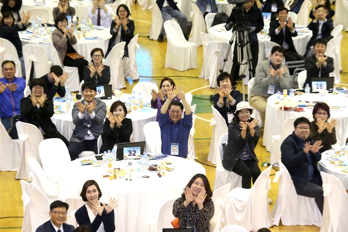 광명시가 오는 10월 16일 민선 7기 네 번째 '500인 원탁토론회'를 개최한다. 사진은 지난 2018년 열린 500인 원탁토론회 모습. (사진=광명시 제공)