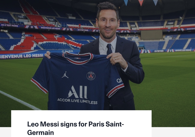 PSG 유니폼 손에 든 메시 (사진=PSG 홈페이지 캡처)