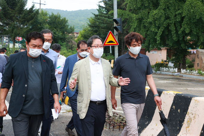 조광한 남양주시장은 11일 별내동 불암로 109번길 구간에 조성 예정인 ‘별내동 태릉갈비 특화 거리’ 사업 대상지를 방문했다. (사진=남양주시 제공)