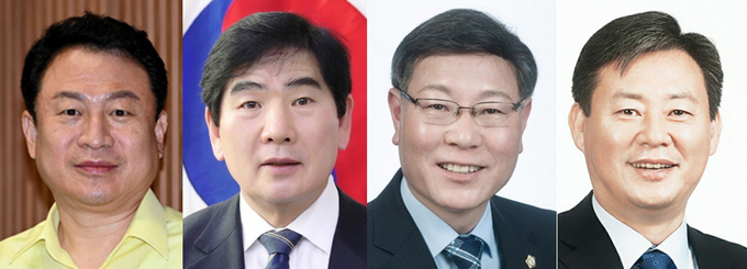 왼쪽부터 안승남 구리시장, 김형수 구리시의회 의장, 박석윤 구리시의회 의원, 신동화 전 시의회 의장. (사진=경기신문 DB)