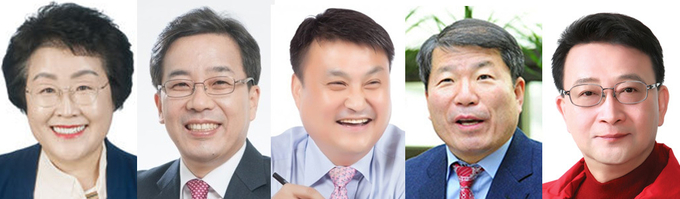 왼쪽부터 민경자 전 구리시의회 의장, 권봉수 전 구리시의회 의원, 김광수 구리시의회 의원, 백경현 전 구리시장, 백현종 경기도의회 의원. (사진=경기신문 DB)