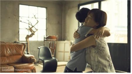  룩앳미(Look at me) 캠페인의 한 장면.