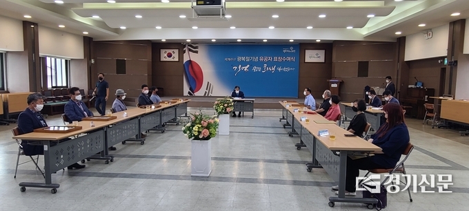 포천시청 대회의실에서 제76주년 광복절 기념 유공자 표창수여식이 열리고 있다. (사진=문석완 기자)