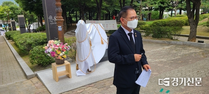 포천시 의회 의장 직무대리 송상국 부의장이 기념사를 하고 있다. (사진=문석완 기자)