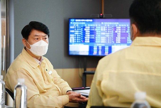 이한규 경기도 행정2부지사는 18일 오후 연천군 소재 군남댐 및 필승교를 찾아 접경지 일원 임진강 수계 풍수해 대비 체계를 점검했다. (사진= 경기도 제공)