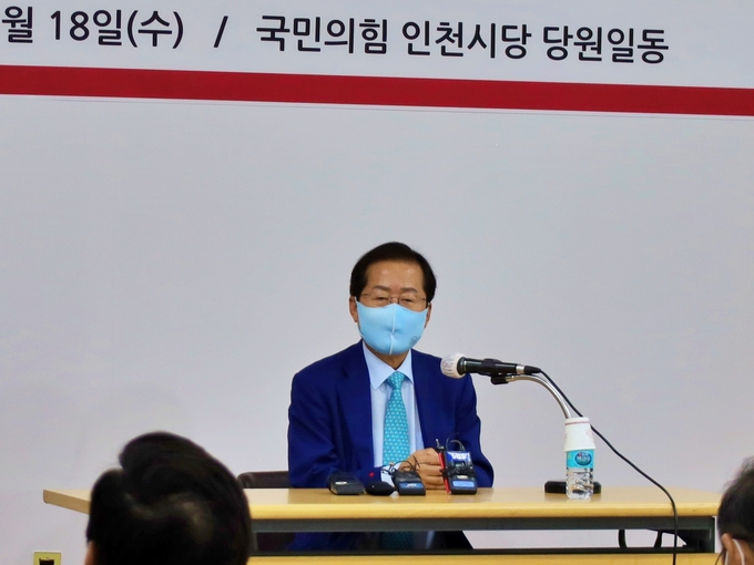 홍준표 국민의힘 대선 경선 예비후보가 18일 오후 인천시당에서 기자와 당원들이 함께 한 간담회를 진행하고 있다. ( 사진 = 홍준표 캠프 )