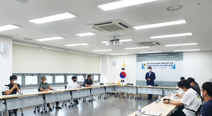  학교체육정책 발전을 위한 릴레이 정담회가 진행되고 있다(사진=경기도의회 제공)