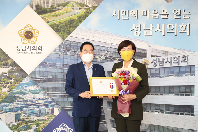 안양시의회 이채명 의원이 '지방의정봉사상'을 수상했다. (사진=안양시의회 제공)