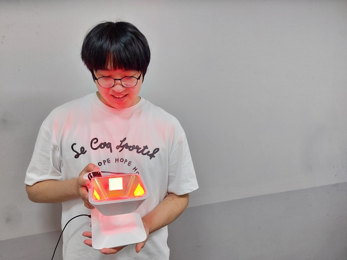  ㈜디에스랩은 조덕수 대표는 반려동물의 사료 그릇으로 새로운 시장을 개척하고 있다. (사진=편지수)