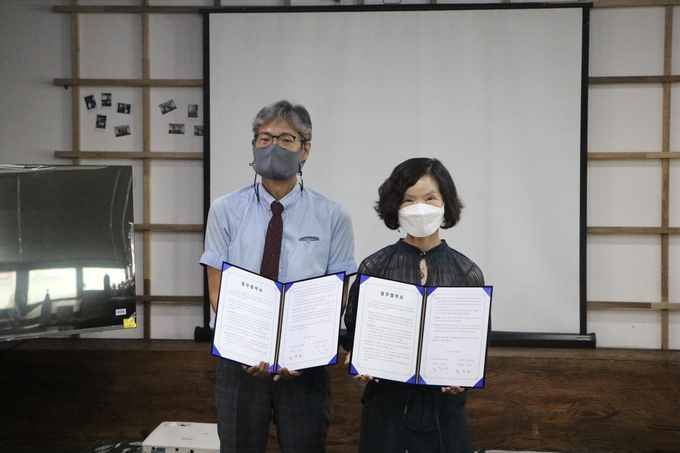 시흥교육지원청-시흥시민주시민교육센터 업무 협약 체결. (사진=시흥교육지원청 제공)